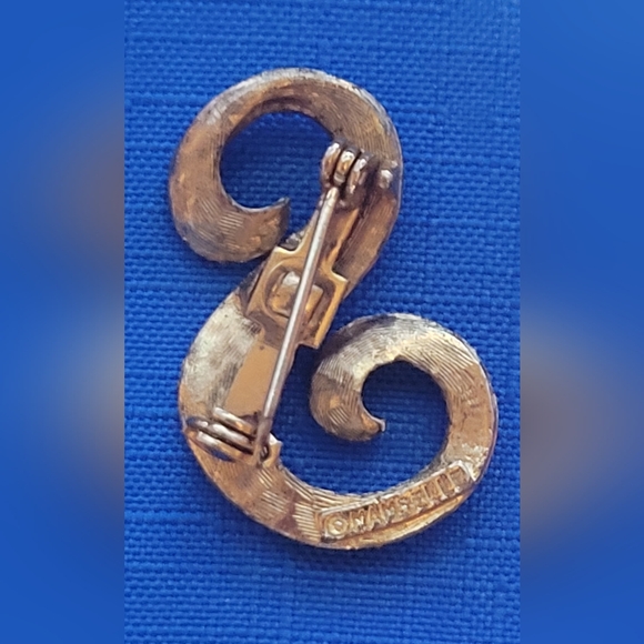 VINTAGE SIGNED MAMSELLE GOLD TONE *S* PIN - Picture 3 of 7